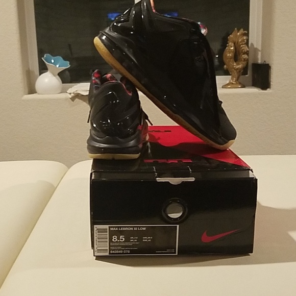 Nike Other - Gum sole Lebron xi low